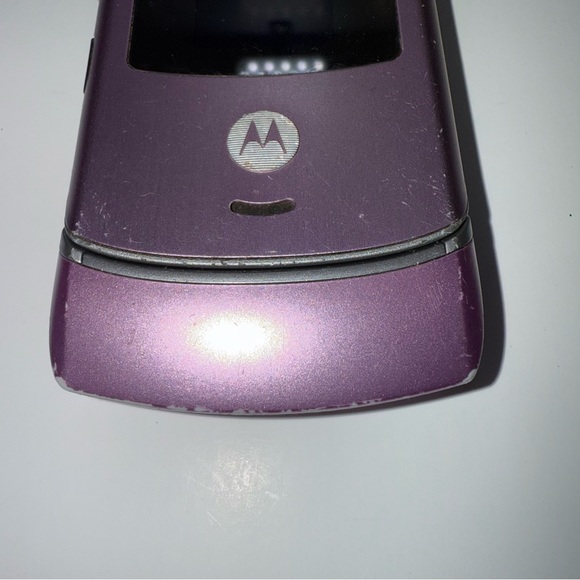 Motorola RAZR V3 Pink-Verizon w/Charger Turns On“UNTESTED” Buy As Is Read Below - Picture 7 of 14